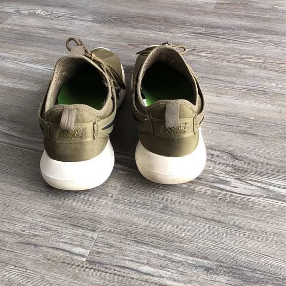 Nike Roshe (Waterproof) - Picture 3 of 5